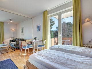 der Essplatz und Zugang auf den Balkon