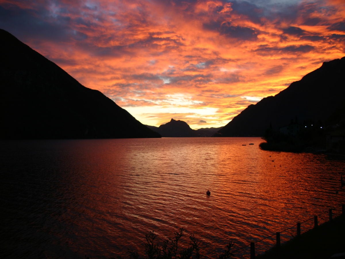 Romantischer Sonnenuntergang vom Steg