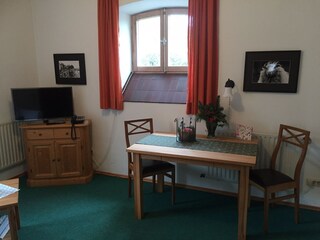 Wohnraum mit Esstisch