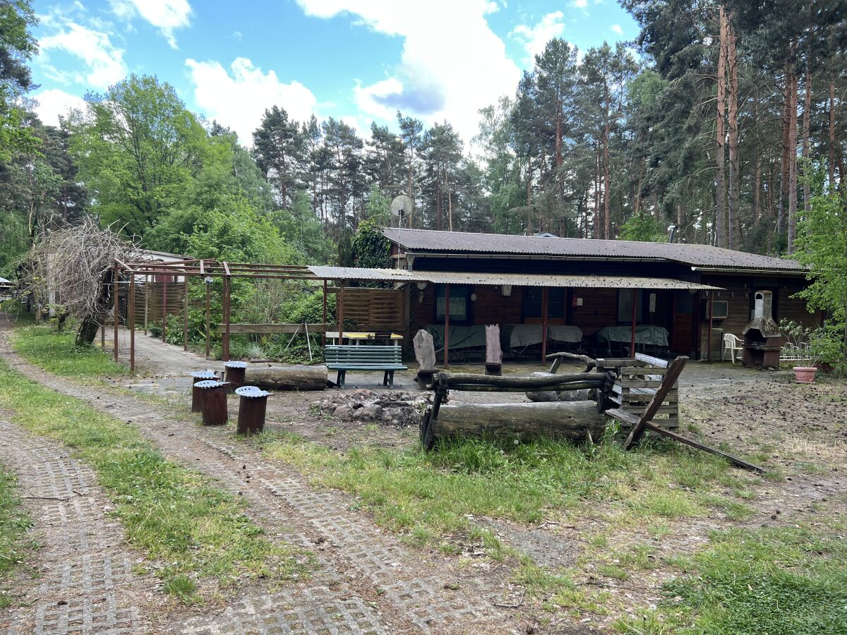 Grillplatz mit genug Sitzmöglichkeiten