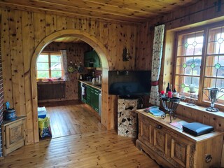 Blick in die Küche vom Wohnzimmer her gesehen