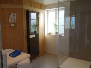 Das Duschbad mit Sauna