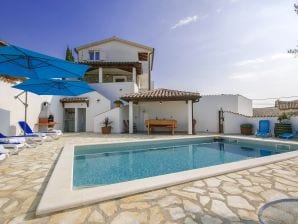 Ferienhaus Maria con piscina