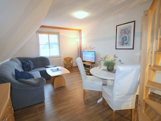 Wohnzimmer mit Esstisch