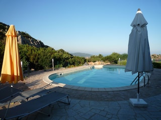 Pool mit Meersicht auf Isola Asinara