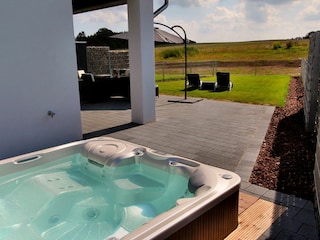 beheizter Pool auf der Terrasse