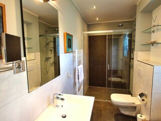 kleines Badezimmer im Erdgeschoss