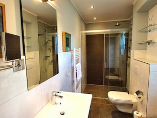 kleines Badezimmer im Erdgeschoss
