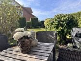 Großer eingezäunter Garten mit Chill Lounge