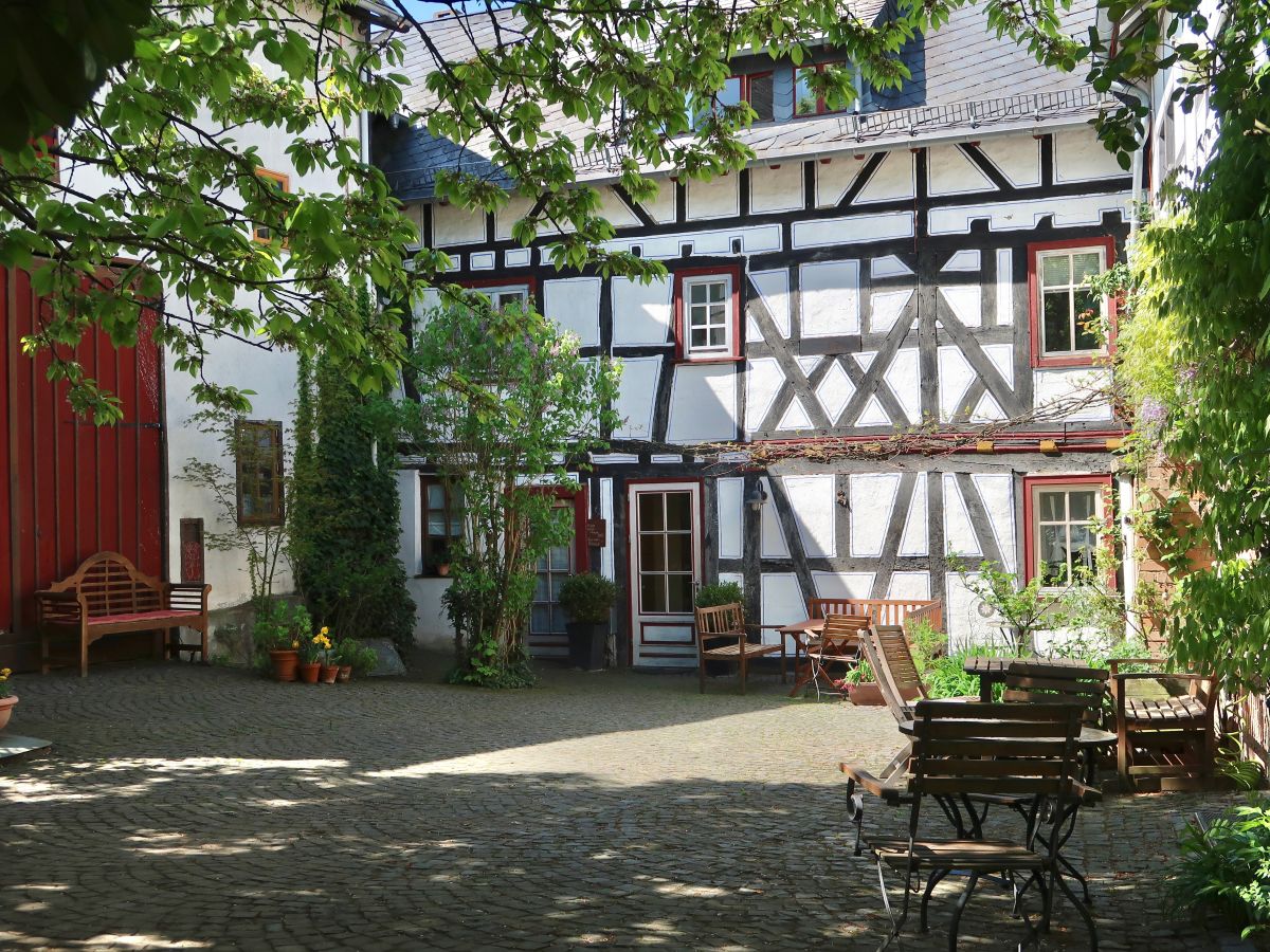 Der malerische Innenhof, das Herz unseres Fachwerkhofs