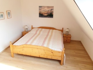 Schlafzimmer 2