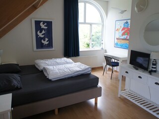 Schlafzimmer oben re.