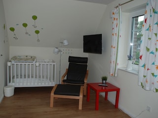 Das Schlafzimmer 3 im Obergeschoss mit Babyecke