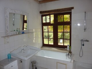 Badezimmer mit Wanne