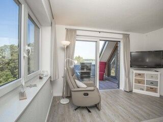 Wohnzimmer mit Balkon und Schleiblick