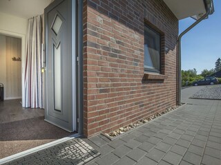 EIngangsbereich mit Parkplatz
