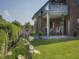 Südwest Gartenanlage mit Sitzmöglichkeiten