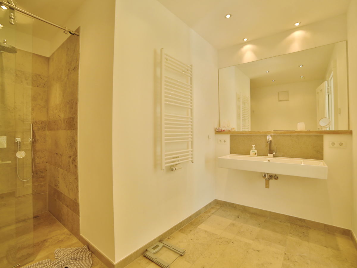 Luxus-Ferienwohnung Strandlounge in der"Villa Amalie", Binz, Firma