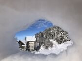 Winterlandschaft mit Blick auf die Ferienanlage