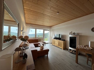 Küche-Ess-Wohnbereich mit Zugang zur Terrasse