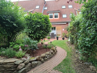 Garten mit Blick zur Terrasse