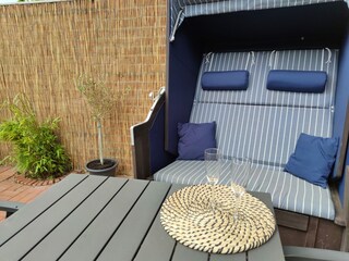 Terrasse mit eigenem Strandkorb, Markise, Elektrogrill