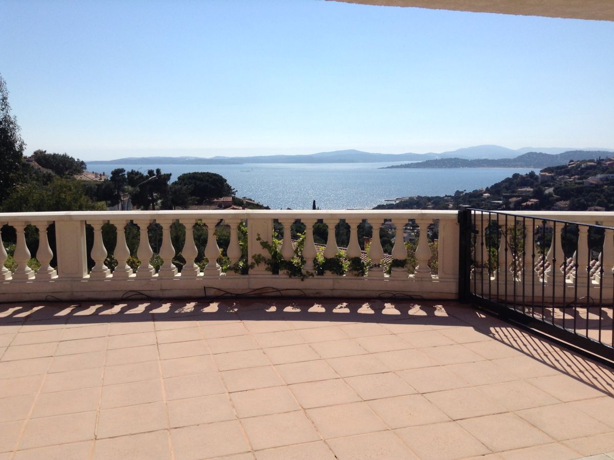 Dreamy sea view, south side, covered + awning