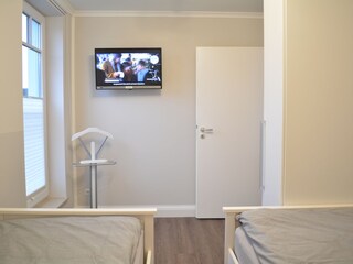 Schlafzimmer 2 mit Fernseher