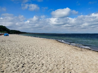 Kilometerlanger, weißer Sandstrand