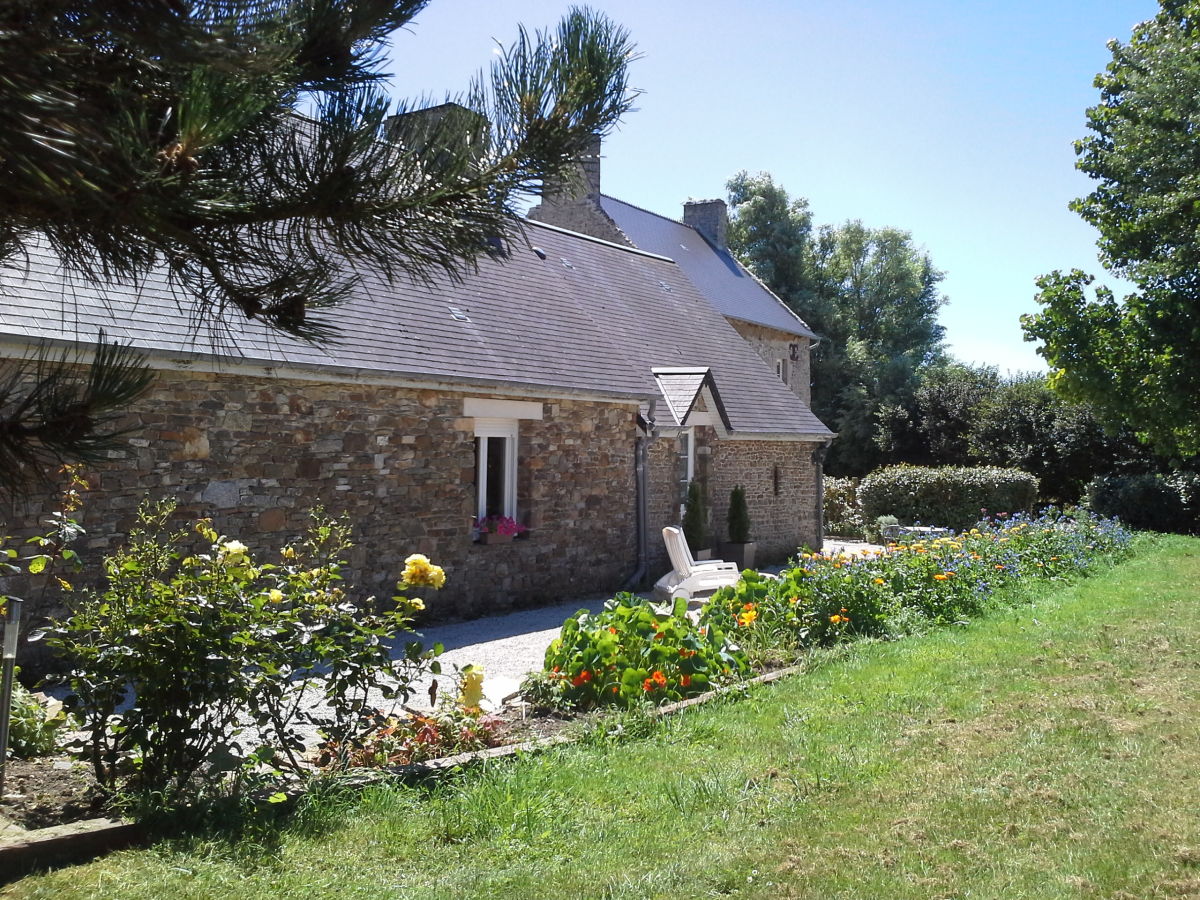 Les Coquelicots in summer