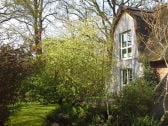 Kleine Gartenwohnung mit Terrasse und Garten