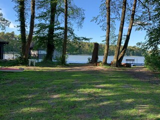 Blick vom Haus auf den See