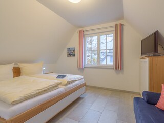 Schlafzimmer  1