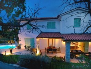 Barbara mit Pool****