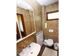 Bathroom with shower on the ground floor