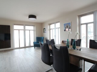 Großes Wohn- und Esszimmer