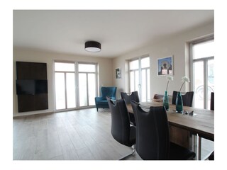 Esstisch und Terrassentür