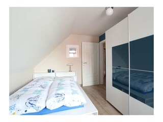 2. Schlafzimmer im OG