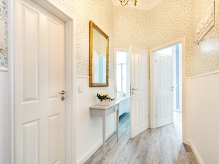 Der Wohnungsflur mit Garderobe.