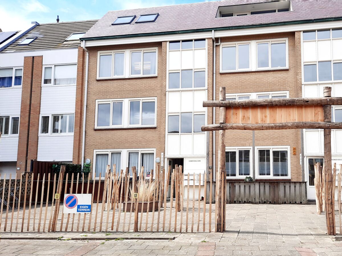 Privat Parkplatz (Hinterseite von Wohnung)