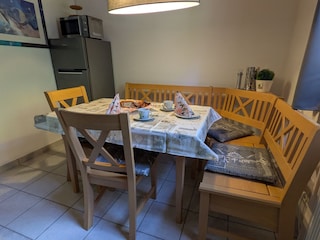 Essecke mit Kühlschrank