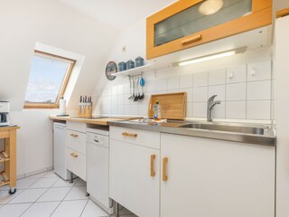 Die separate Küche mit Geschirrspüler.
