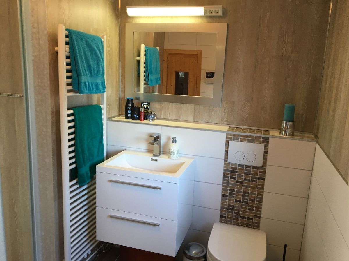 Ferienhaus Villa Zeezicht, Friesland Frau Tschessja Humburg Badkamer Douche En Bad ~ Ferienhaus Villa Zeezicht, Friesland Frau Tschessja Humburg