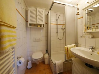 Duschbad mit Handtuchwärmer