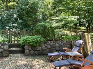 Deckchairs auf der Terrasse