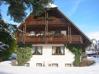 Ferienwohnung mit Balkon im Winter