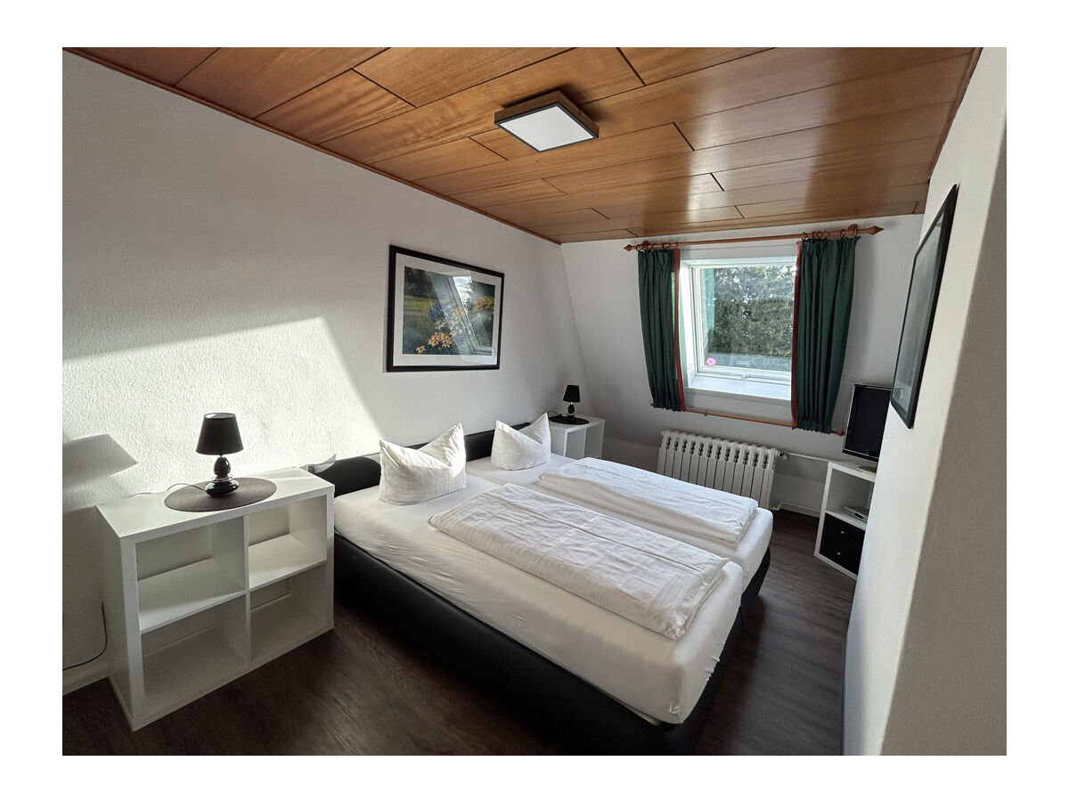 Familienappartement - Schlafzimmer mit Doppelbett