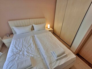 1. Schlafzimmer mit Doppelbett