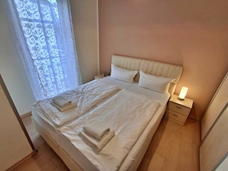 1. Schlafzimmer mit Doppelbett