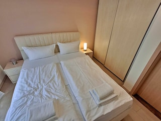 1. Schlafzimmer mit Doppelbett